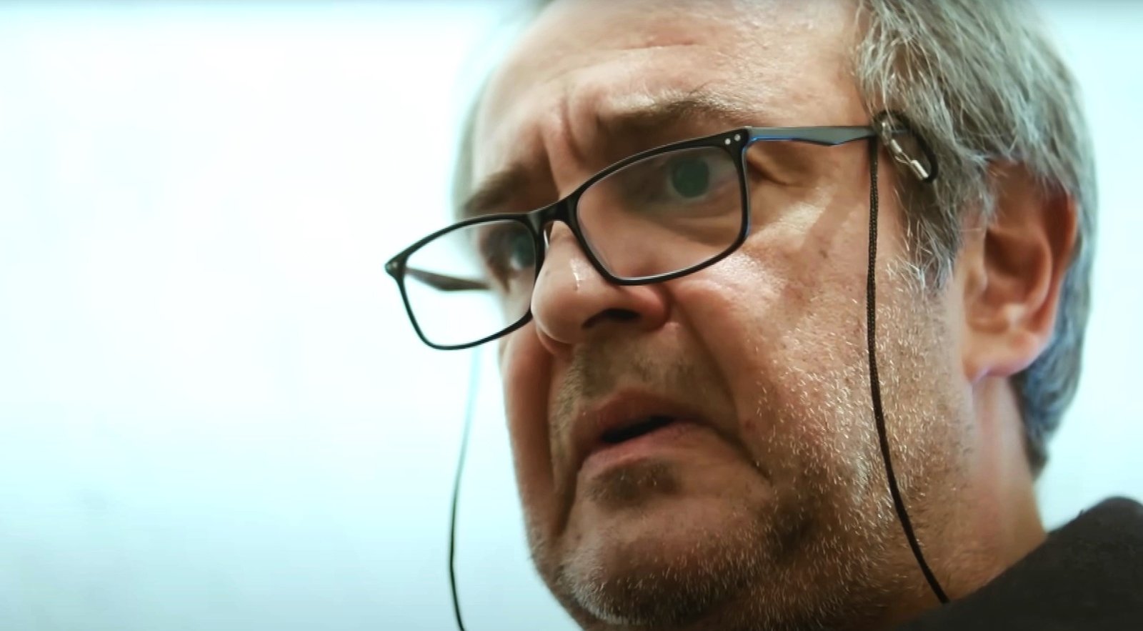 Enver trova il telefono di Sarp e scopre la verità su Şirin, La forza di una donna - riassunto puntata 6